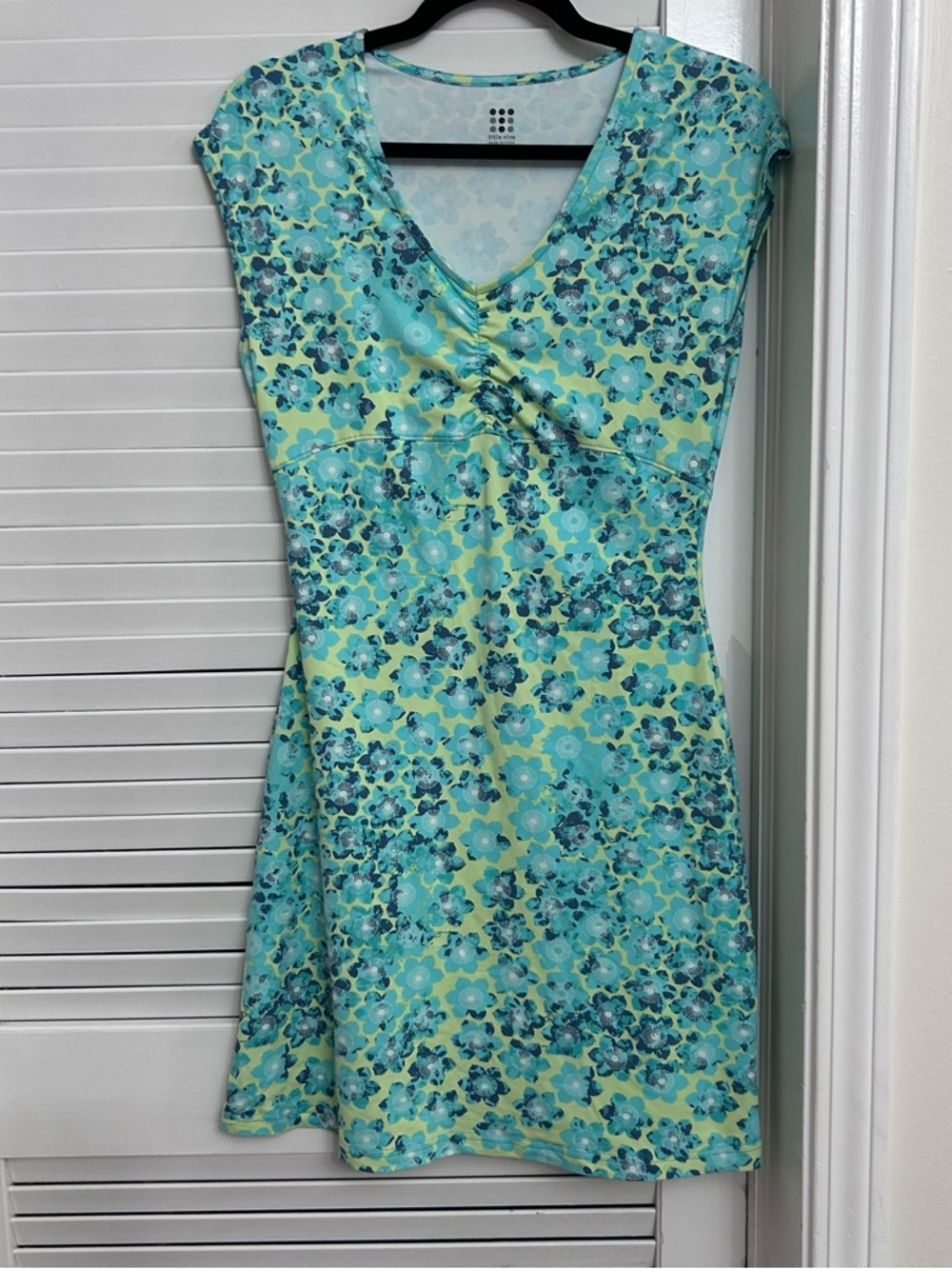 Title Nine Aqua and Turquoise Floral V-Neck Mini Dress Athleisure Swim Size Sma